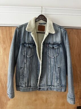 Levi's Light Blue Denim Jacket with Cream Sherpa Lining